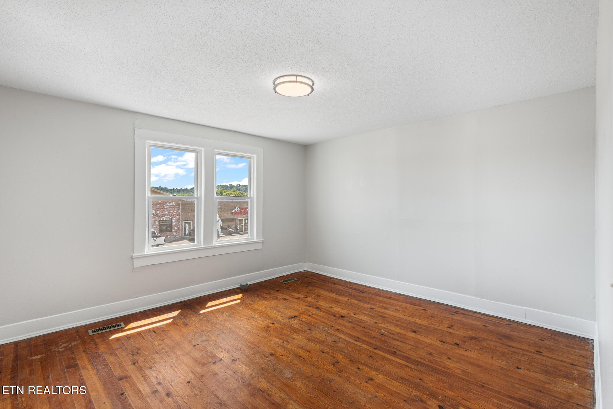 900 Mulberry Street, Unit 1/2 Loudon, TN 37774 - Photo 12 of 12 900 and a half Mulberry-5