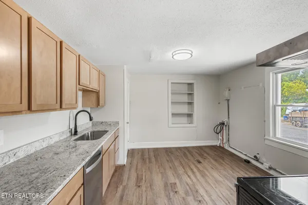 $1,200 | 900 Mulberry Street, Unit 1/2, Loudon, TN 37774