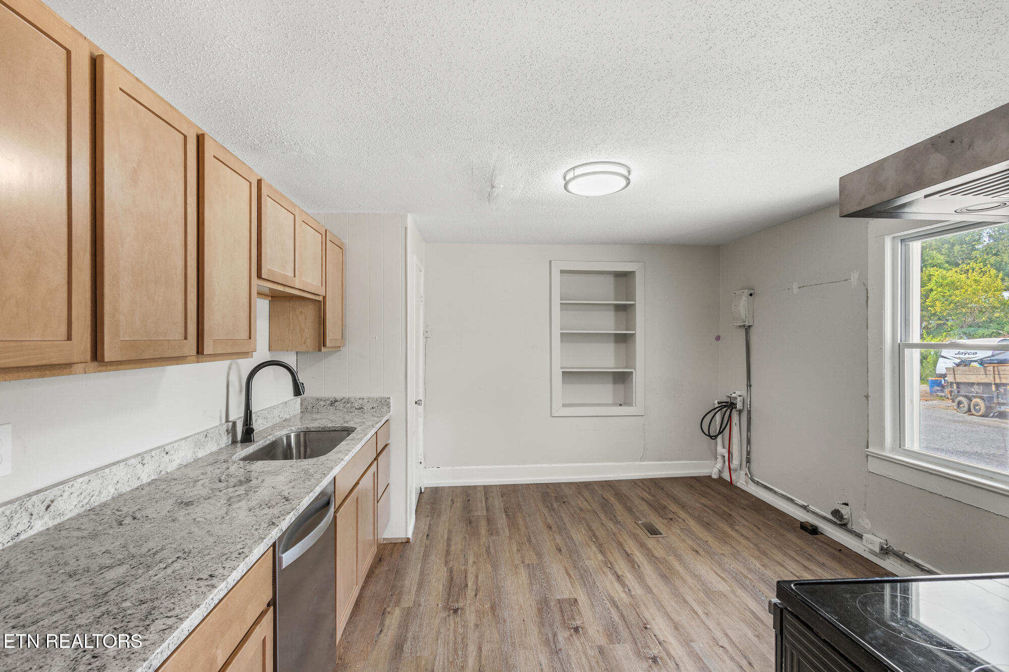 900 Mulberry Street, Unit 1/2 Loudon, TN 37774 - Photo 5 of 12 900 and a half Mulberry-9