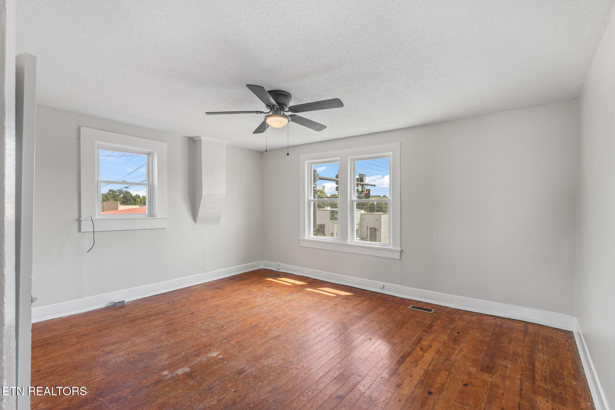 900 Mulberry Street, Unit 1/2 Loudon, TN 37774 - Photo 9 of 12 900 and a half Mulberry-7