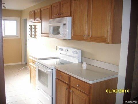 32245 Middlebelt Road Farmington, MI 48334 - Photo 5 of 14 DSCI0543