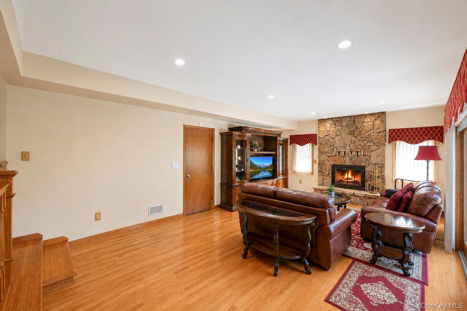 29 Niewood Drive Ridge, NY 11961 - Photo 25 of 48 Gallery Image 25