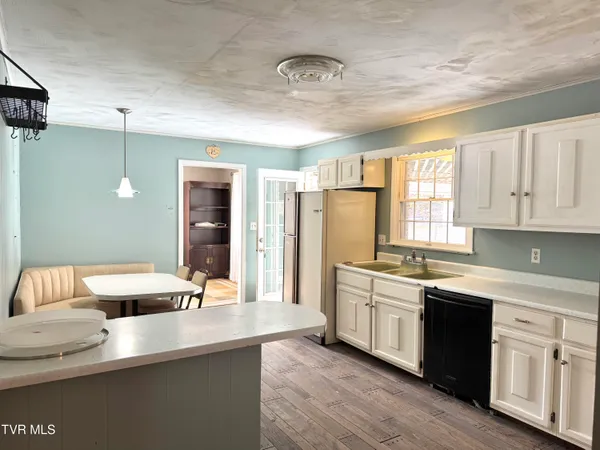 $252,000 | 1721 Valley View Drive, Big Stone Gap, VA 24219