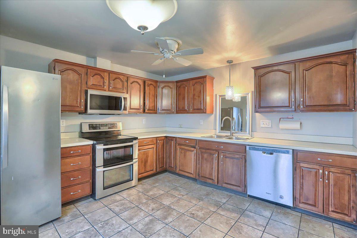 2039 Raleigh Road, Unit E Hummelstown, PA 17036 - Photo 4 of 27 Gallery Image 4