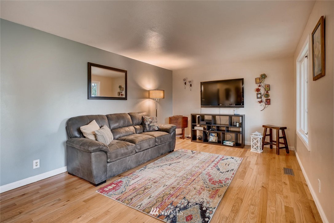 16212 Southeast 132nd Street Renton, WA 98059 - Photo 5 of 25