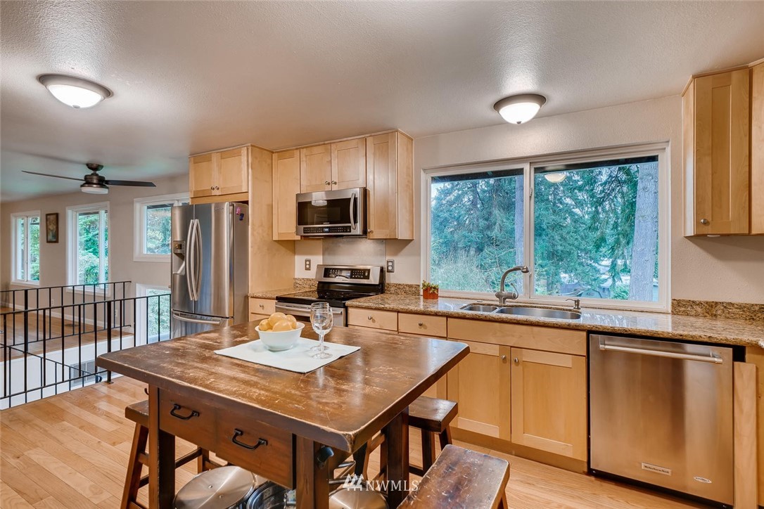 16212 Southeast 132nd Street Renton, WA 98059 - Photo 9 of 25