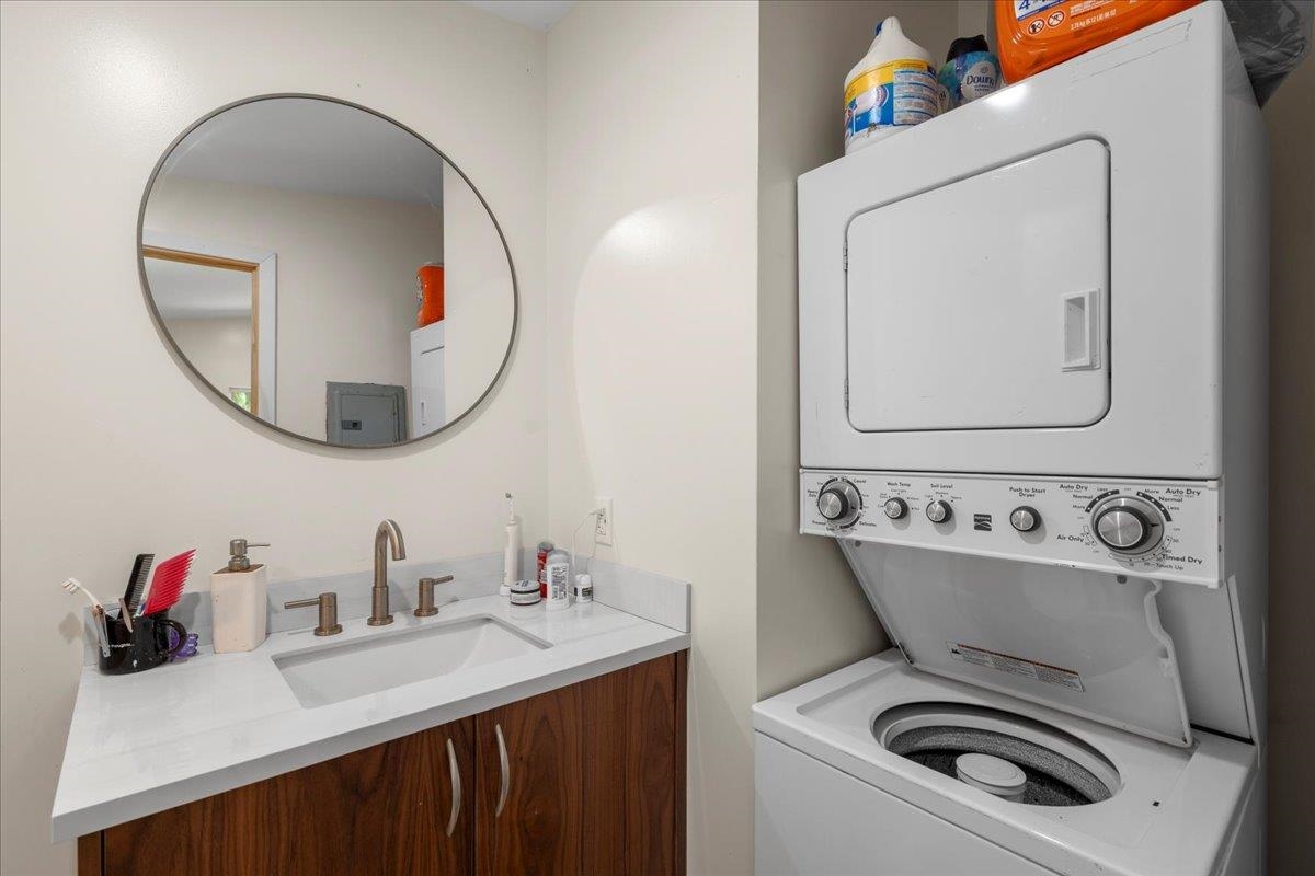 265 Hahana Road Haiku, HI 96708 - Photo 28 of 48 a bathroom with a sink mirror and toilet