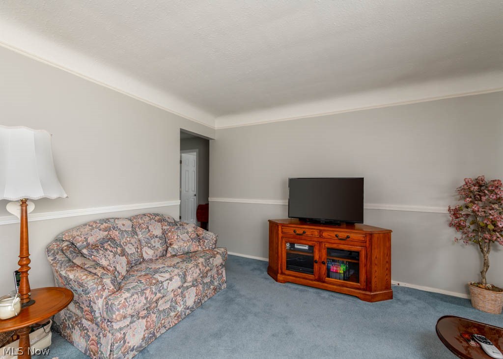 32144 Densmore Road Willowick, OH 44095 - Photo 8 of 27 Living Room