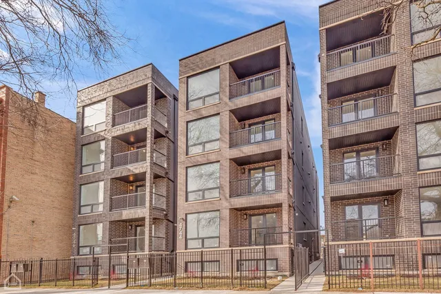 $2,150 | 4742 South Michigan Avenue, Unit 3W, Chicago, IL 60615