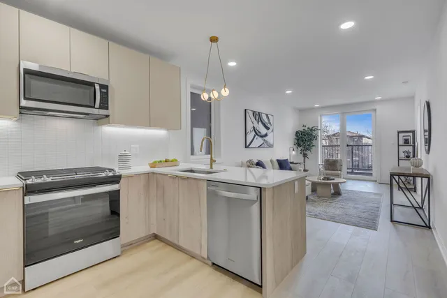 $2,150 | 4742 South Michigan Avenue, Unit 3W, Chicago, IL 60615