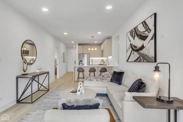 $2,150 | 4742 South Michigan Avenue, Unit 3W, Chicago, IL 60615