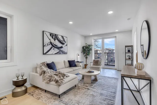 $2,150 | 4742 South Michigan Avenue, Unit 3W, Chicago, IL 60615