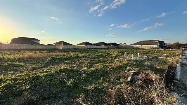 a view of a houses with a yard