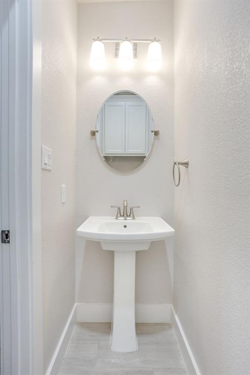 1024 Lakeview Ridge Fort Worth, TX 76108 - Photo 30 of 38 Half Bathroom
