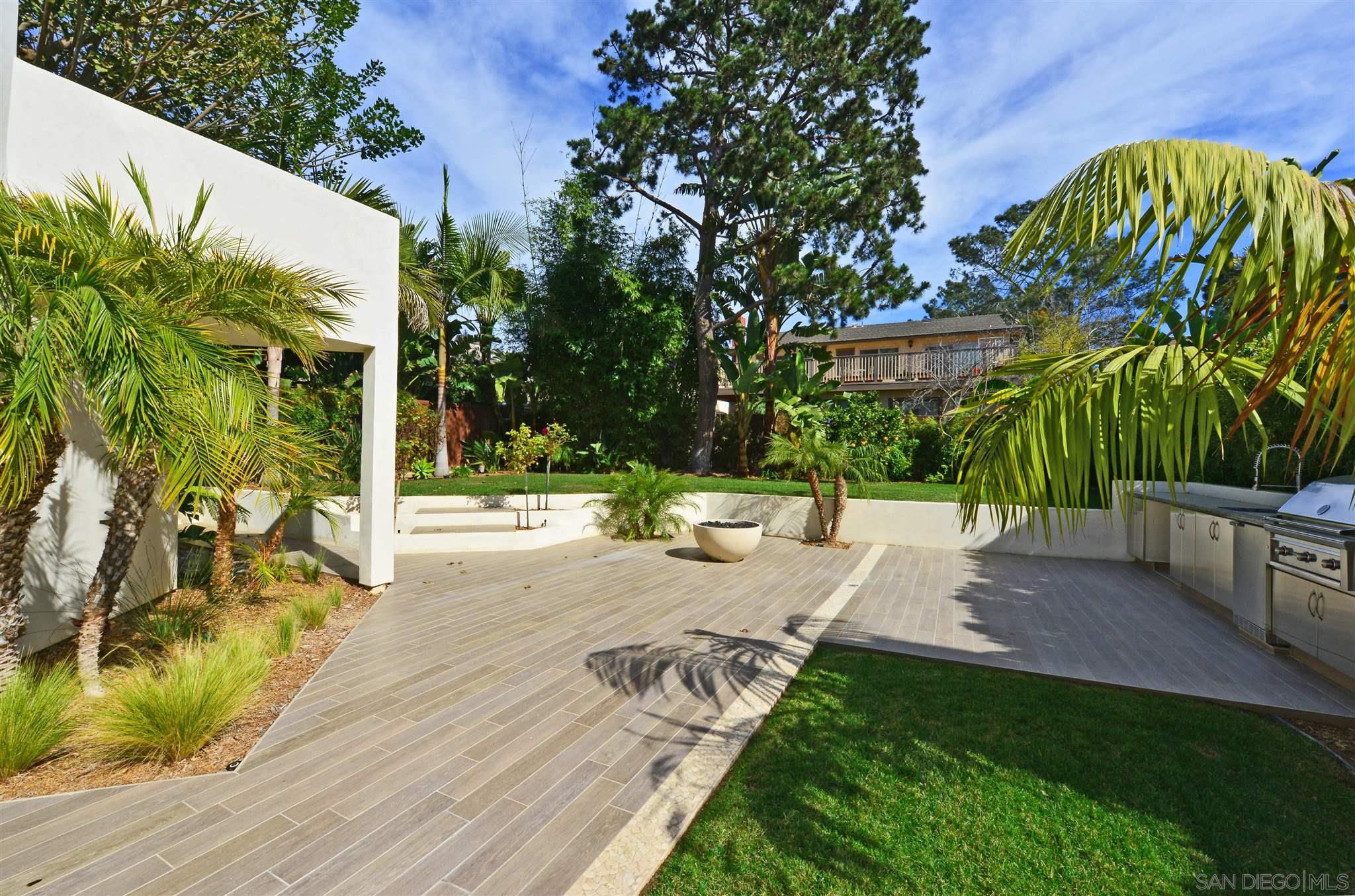 13721 Pine Needles Drive Del Mar, CA 92014 - Photo 31 of 32 a view of a yard with plants and trees