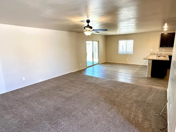 $1,695 | 537 West Pintail Drive, Casa Grande, AZ 85122