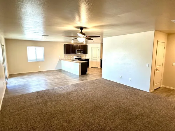 $1,695 | 537 West Pintail Drive, Casa Grande, AZ 85122