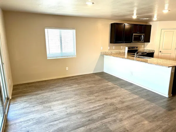 $1,695 | 537 West Pintail Drive, Casa Grande, AZ 85122