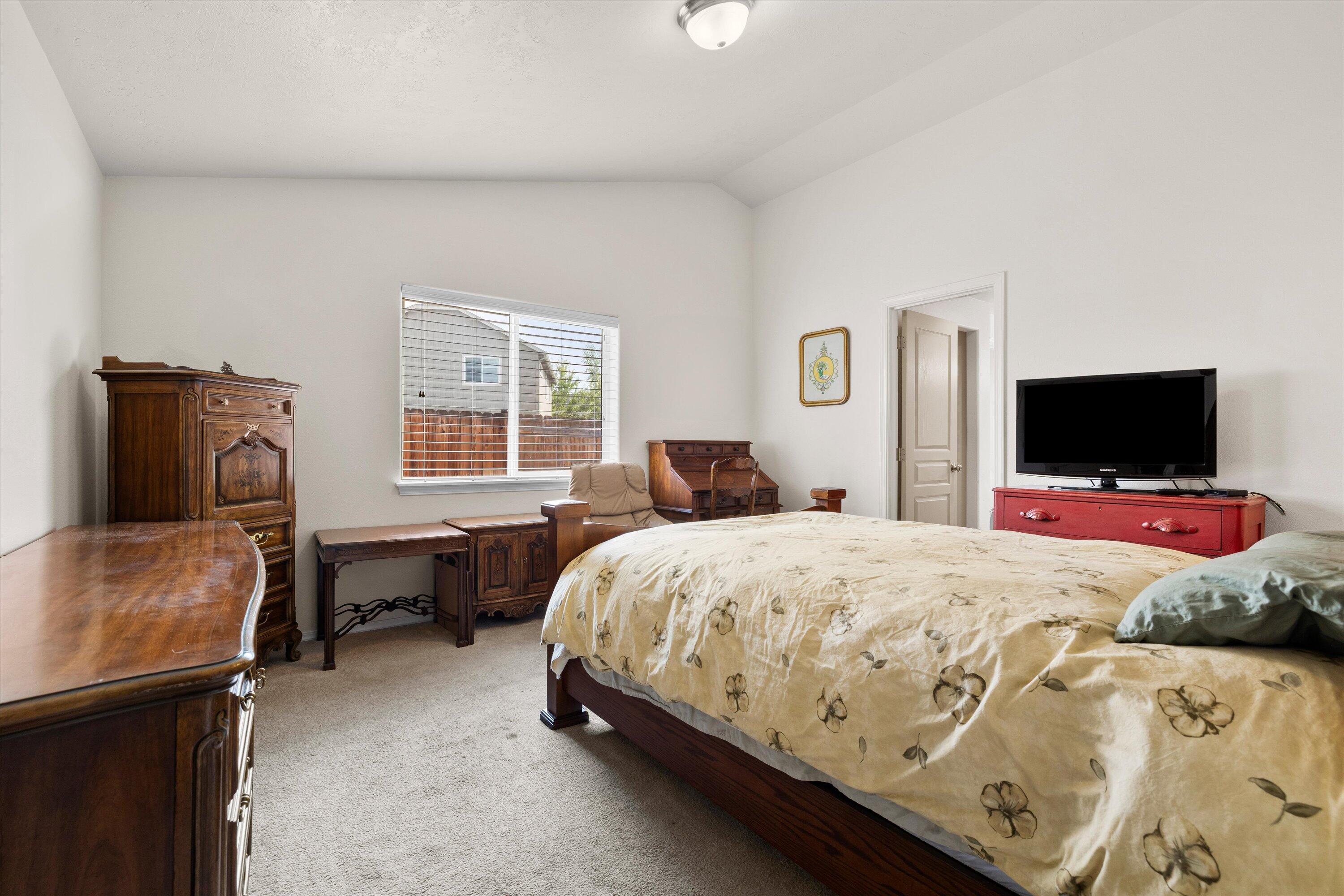 61807 Southeast Rolo Court Bend, OR 97702 - Photo 10 of 26 Primary Bedroom