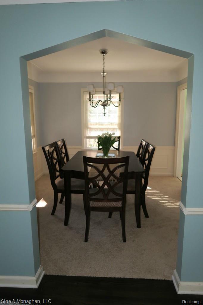 1022 Roslyn Road Grosse Pointe, MI 48236 - Photo 7 of 21 img_1018.jpg