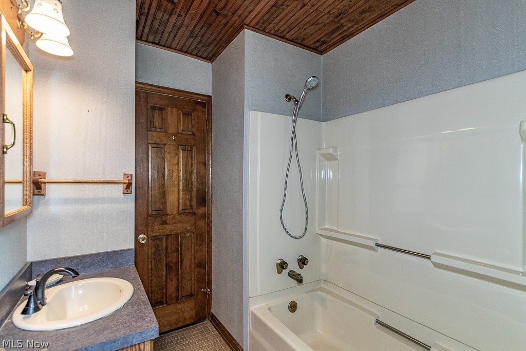 4852 Westbourne Road Cleveland, OH 44124 - Photo 20 of 35