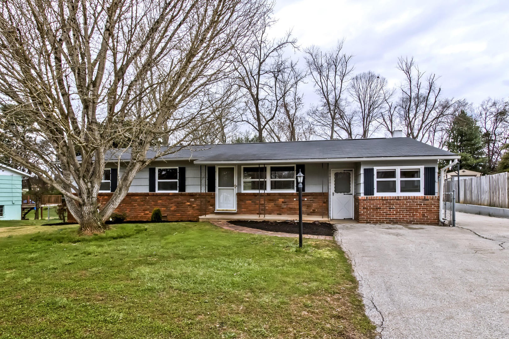 3109 Walnoaks Road Knoxville, TN 37921 - Photo 1 of 33 a front view of a house with garden