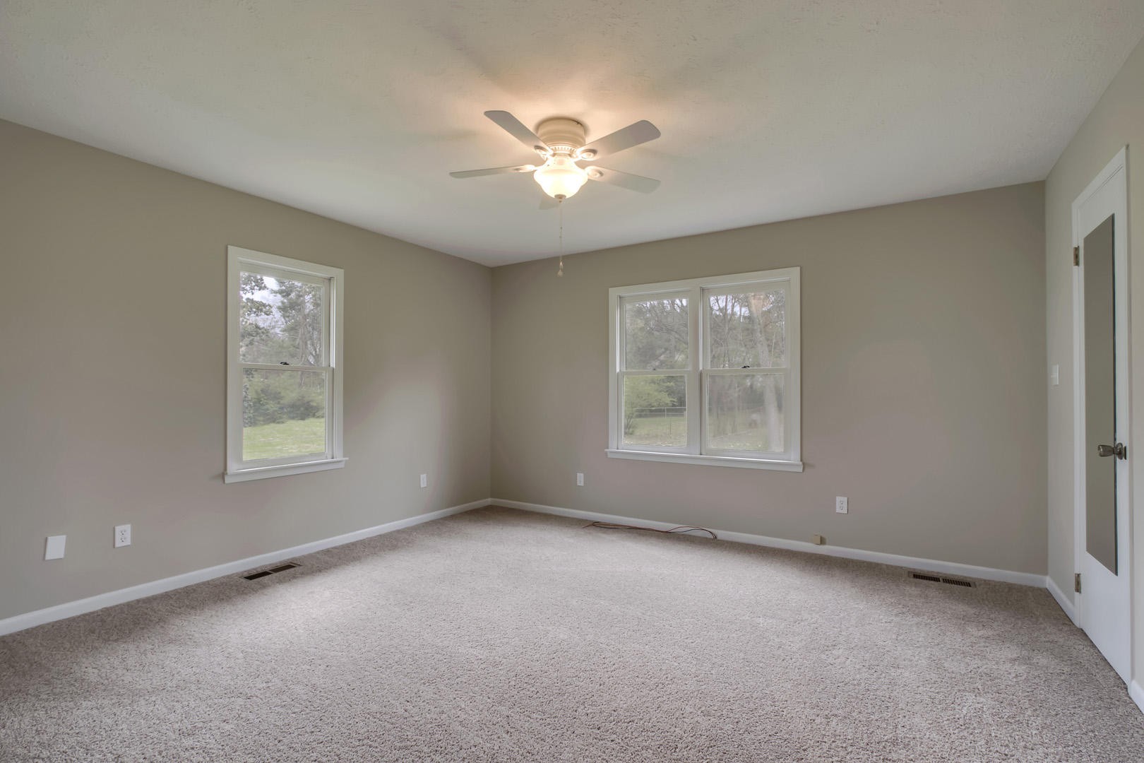 3109 Walnoaks Road Knoxville, TN 37921 - Photo 19 of 33 a view of an empty room with a window