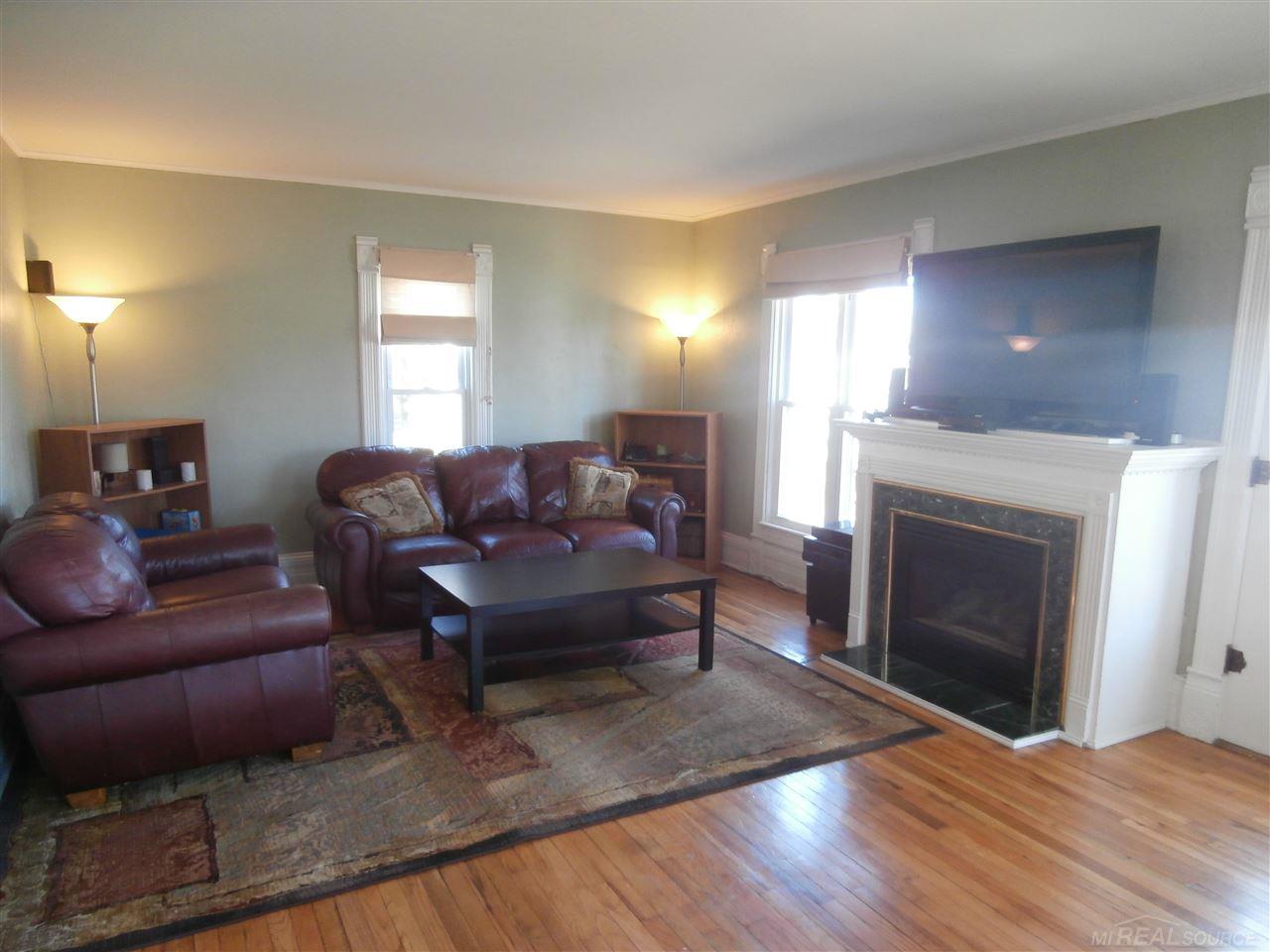 313 Green Street Perry, MI 48872 - Photo 2 of 21 31235616-1.JPG