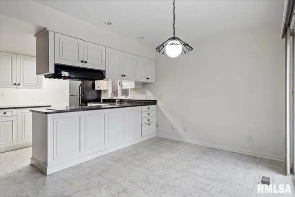 $329,900 | 2311 South Willemore Avenue, Springfield, IL 62704