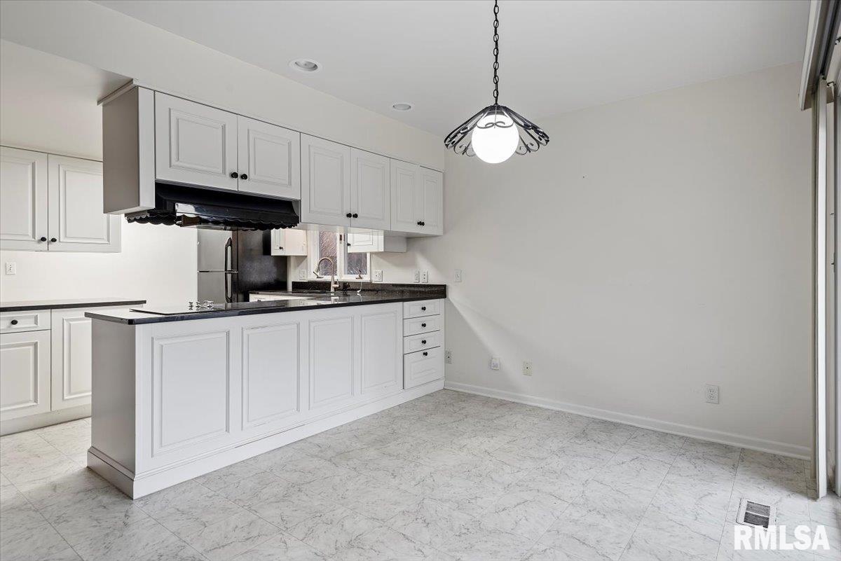 2311 South Willemore Avenue Springfield, IL 62704 - Photo 13 of 38