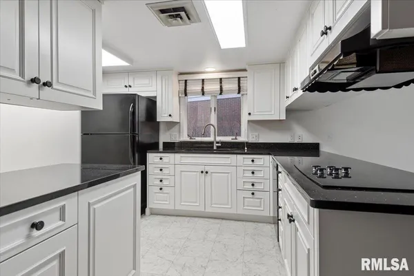 $329,900 | 2311 South Willemore Avenue, Springfield, IL 62704