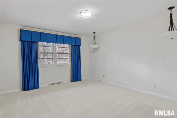 $329,900 | 2311 South Willemore Avenue, Springfield, IL 62704