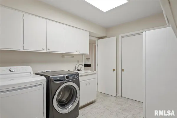 $329,900 | 2311 South Willemore Avenue, Springfield, IL 62704