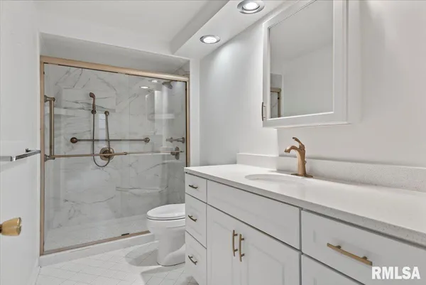 $329,900 | 2311 South Willemore Avenue, Springfield, IL 62704