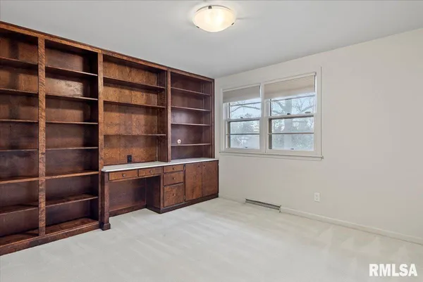 $329,900 | 2311 South Willemore Avenue, Springfield, IL 62704