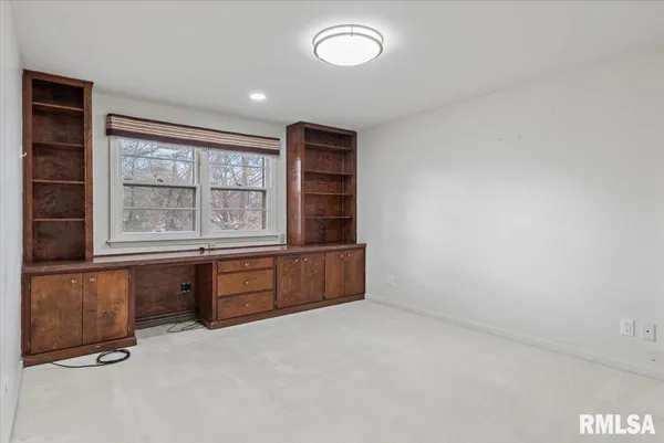 $329,900 | 2311 South Willemore Avenue, Springfield, IL 62704