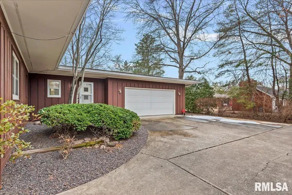 $329,900 | 2311 South Willemore Avenue, Springfield, IL 62704