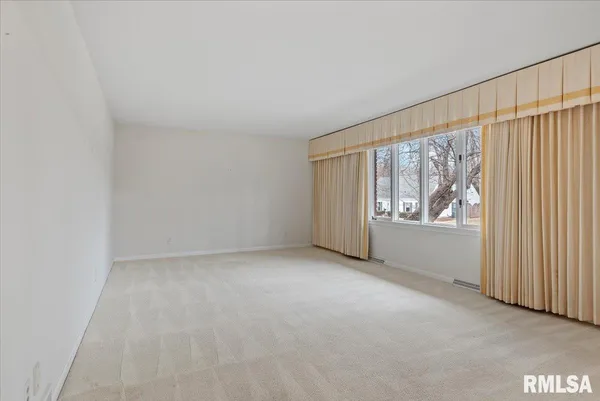 $329,900 | 2311 South Willemore Avenue, Springfield, IL 62704