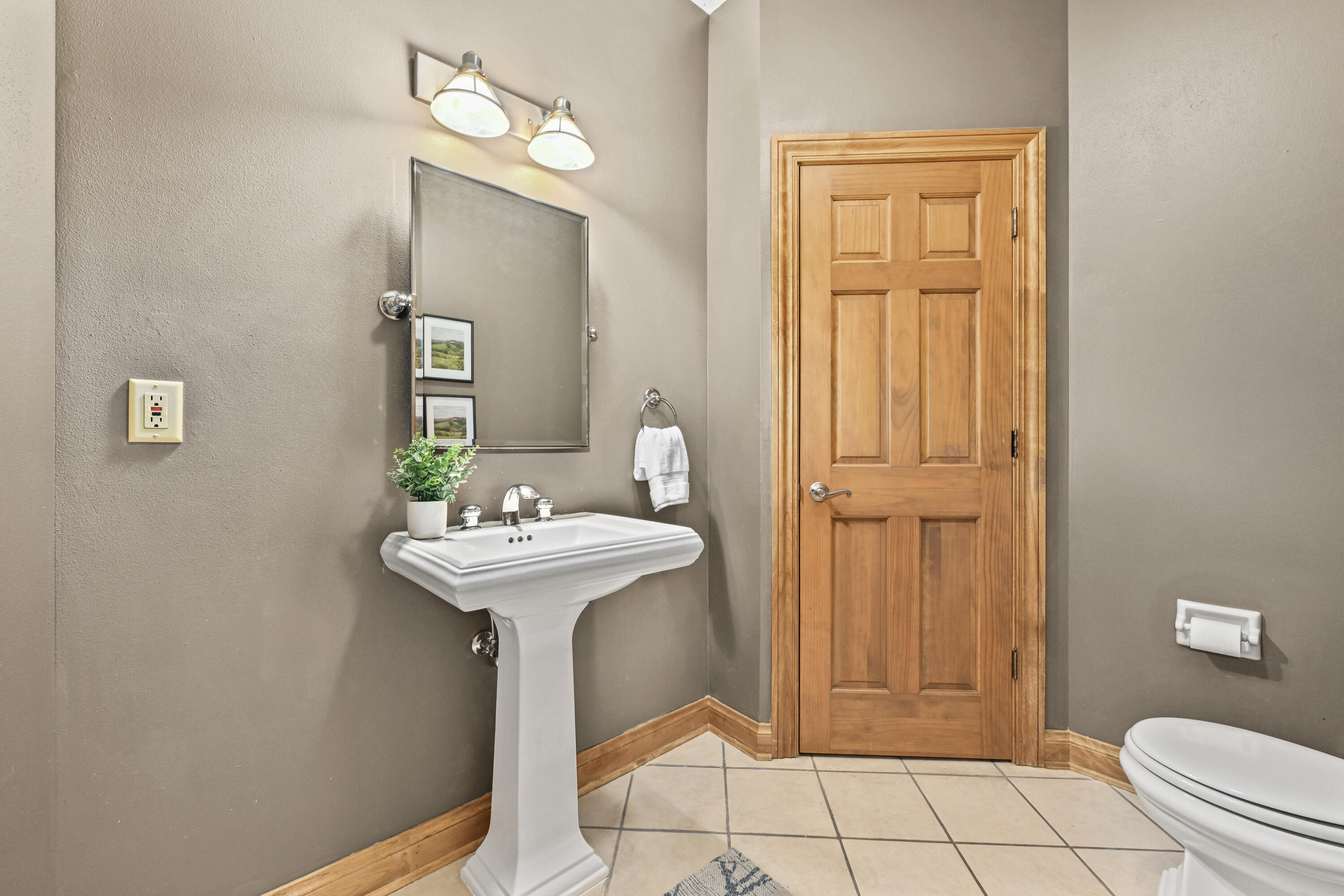 N56W27072 Lisbon Road Lisbon, WI 53089 - Photo 19 of 49 Powder room