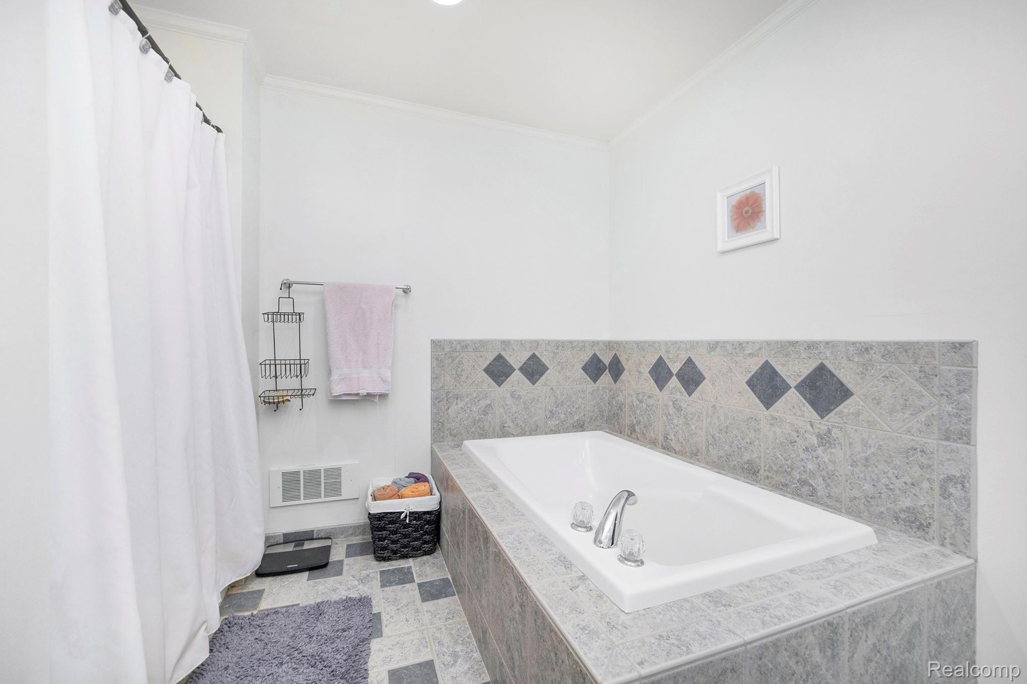 1024 East Fairview Lane Rochester, MI 48306 - Photo 24 of 38 2nd view of Master Bathroom