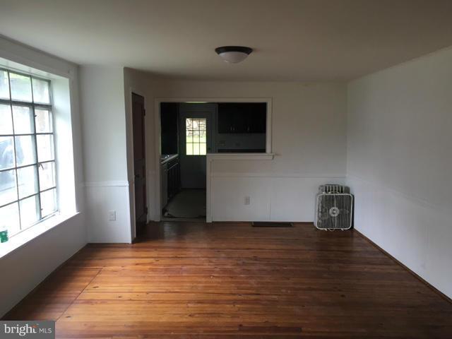 12907 New Row Rd N West Mount Savage, MD 21545 - Photo 7 of 15 Family Room
