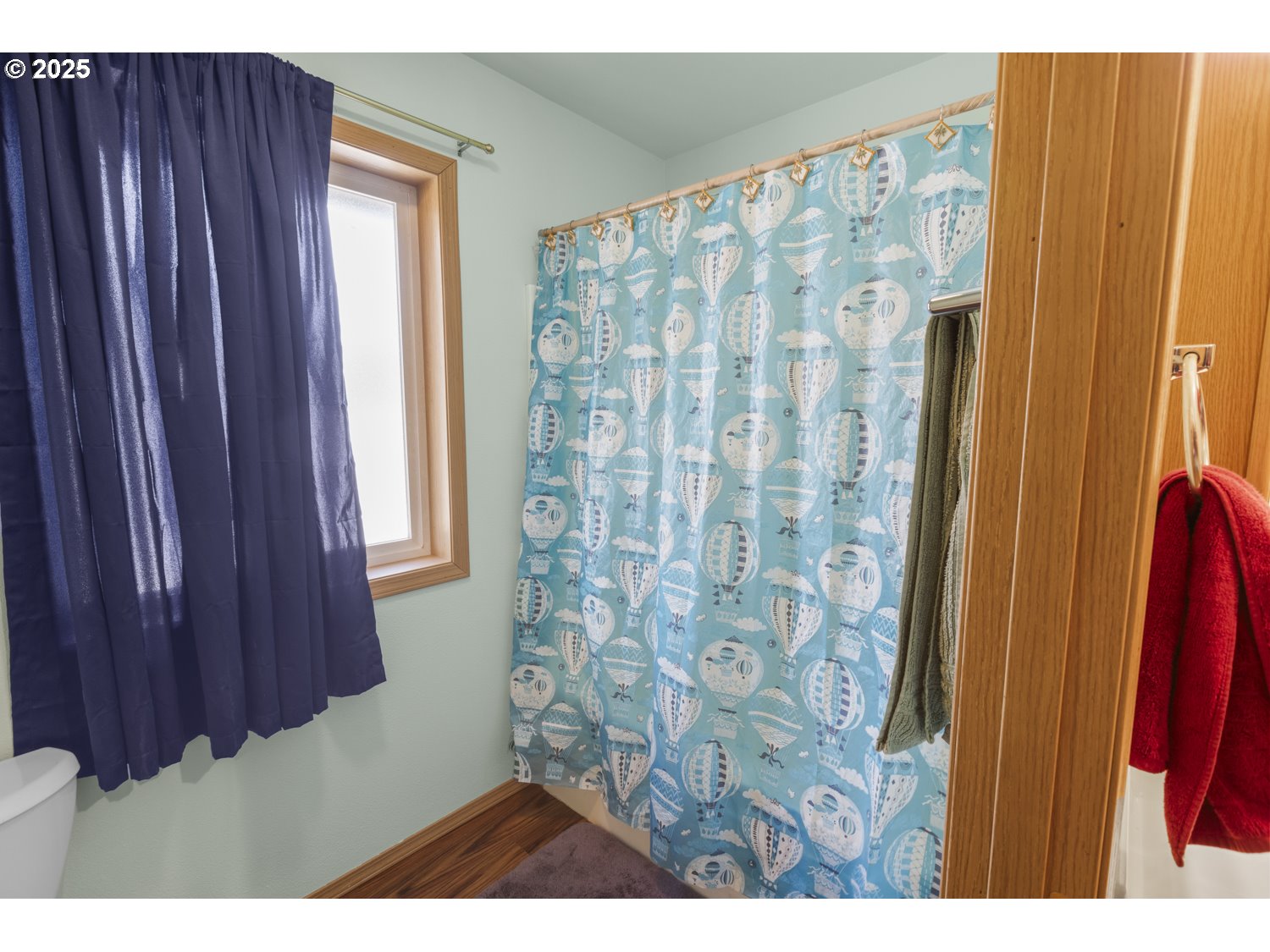 136 Sleepy Hollow Road White Salmon, WA 98672 - Photo 37 of 47 Attached Bathroom #2