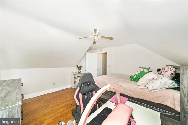 a bedroom with a bed and a dresser in it