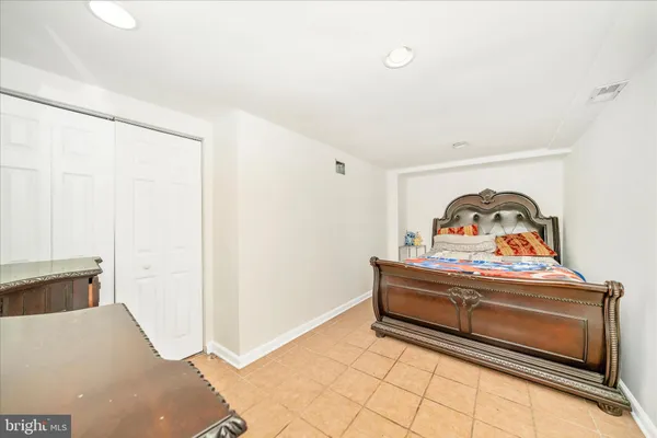 a view of utility room