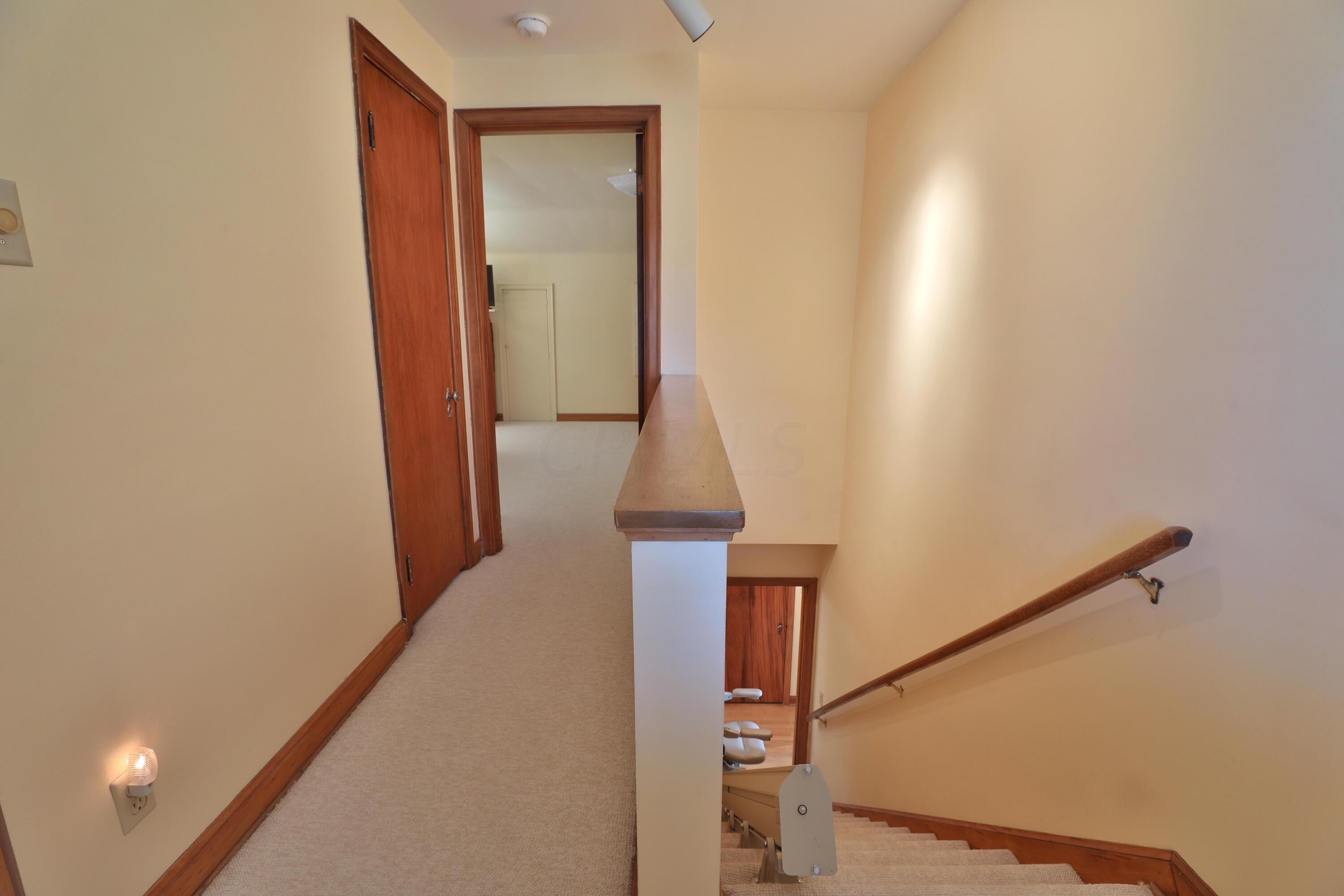 4436 Zeller Road Columbus, OH 43214 - Photo 23 of 42 Upstairs hall way