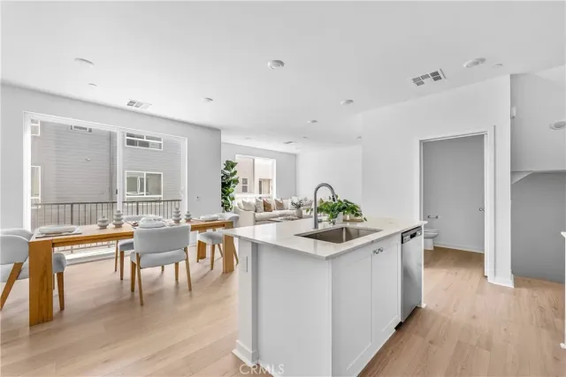 $589,990 | 9423 North Sepulveda Boulevard, Unit 3, North Hills, CA 91343