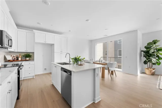 $589,990 | 9423 North Sepulveda Boulevard, Unit 3, North Hills, CA 91343