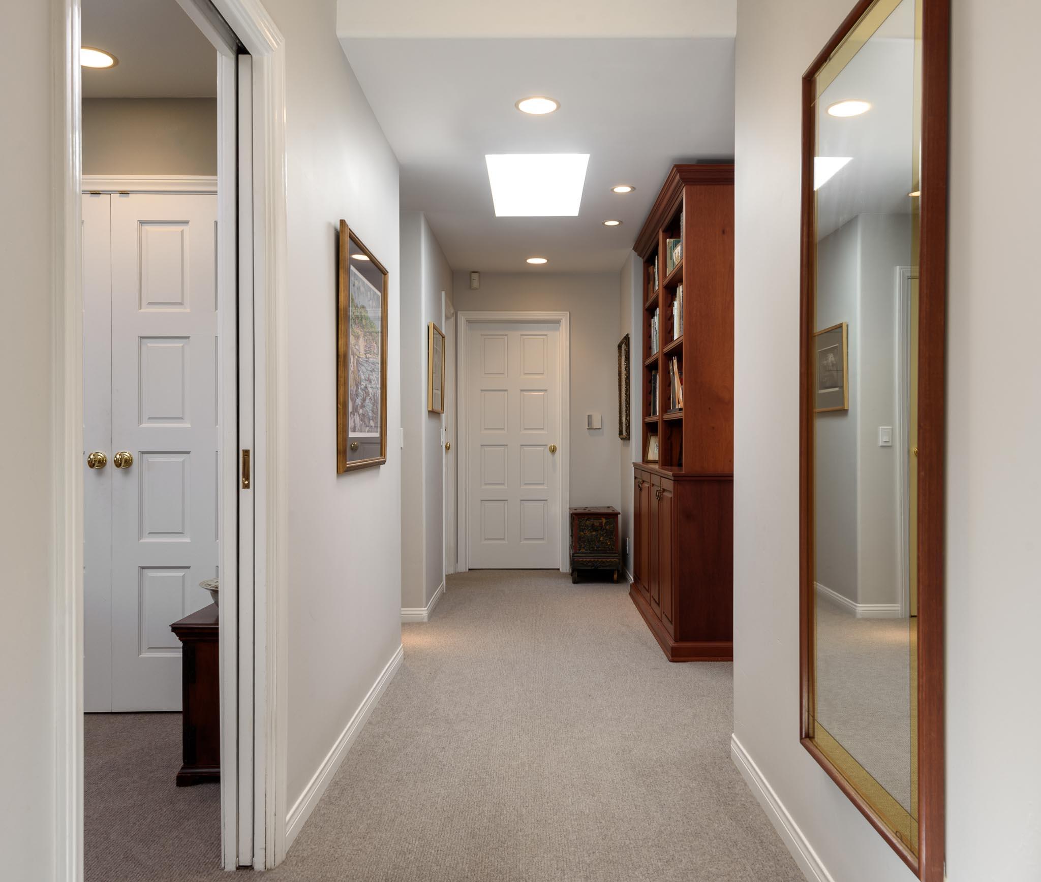 726 El Rancho Road Montecito, CA 93108 - Photo 21 of 43 Hallway