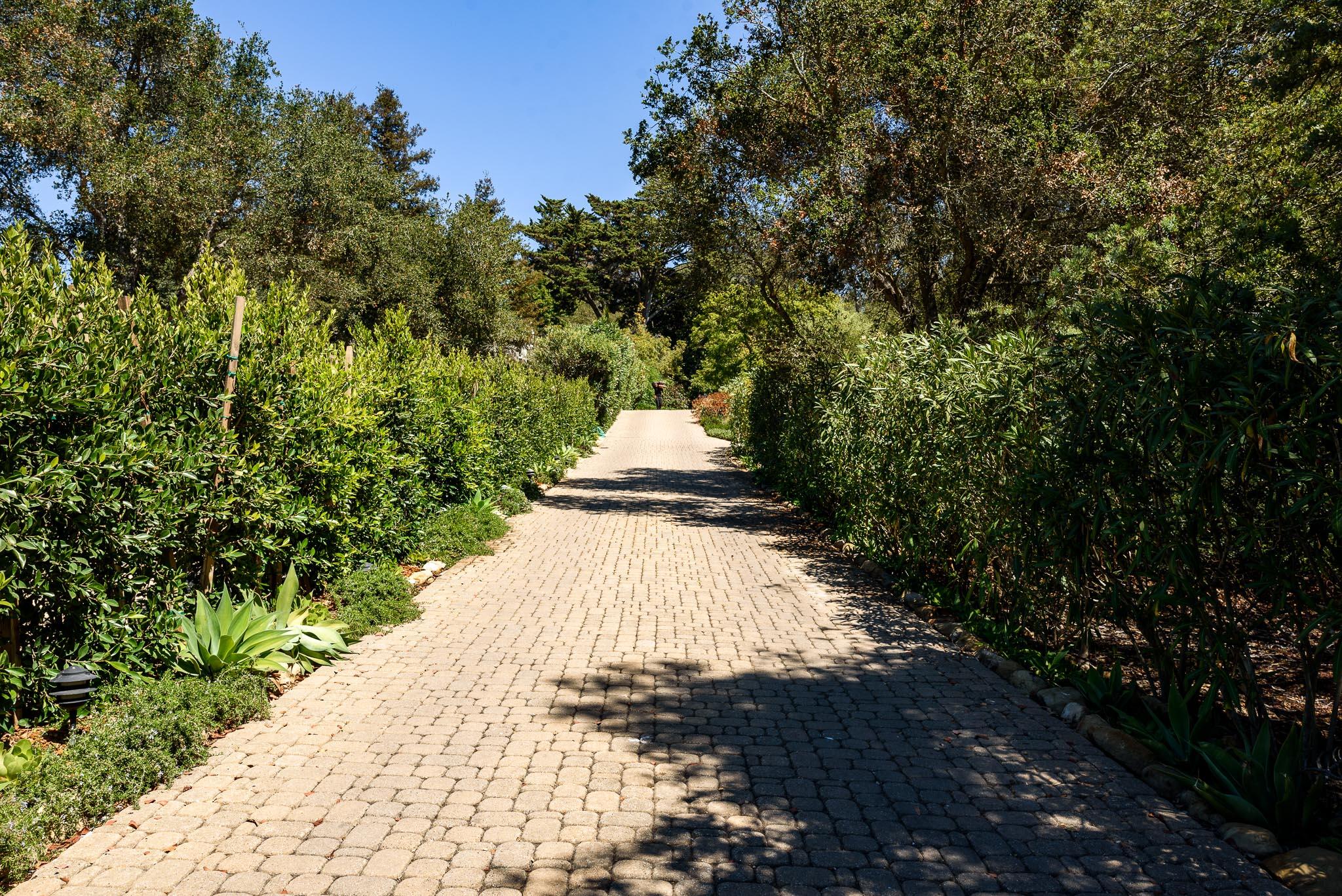 726 El Rancho Road Montecito, CA 93108 - Photo 3 of 43 Entry Drive