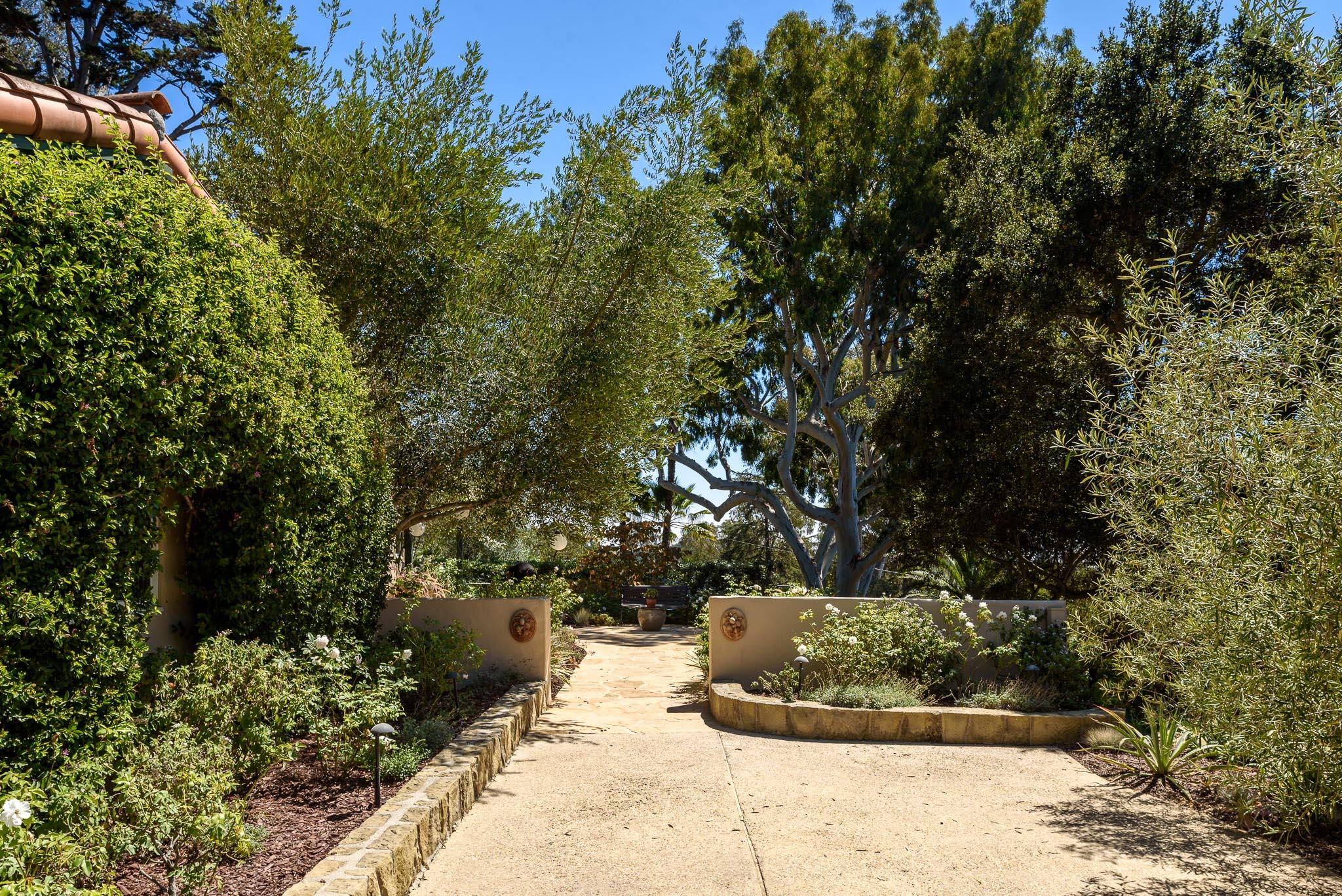 726 El Rancho Road Montecito, CA 93108 - Photo 4 of 43 Entry Drive